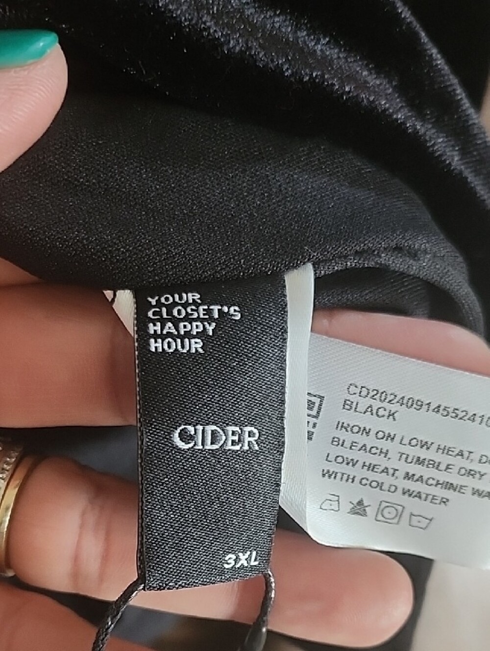 Cider Black Sleeveless Velvet Dress - Picture 8 of 8